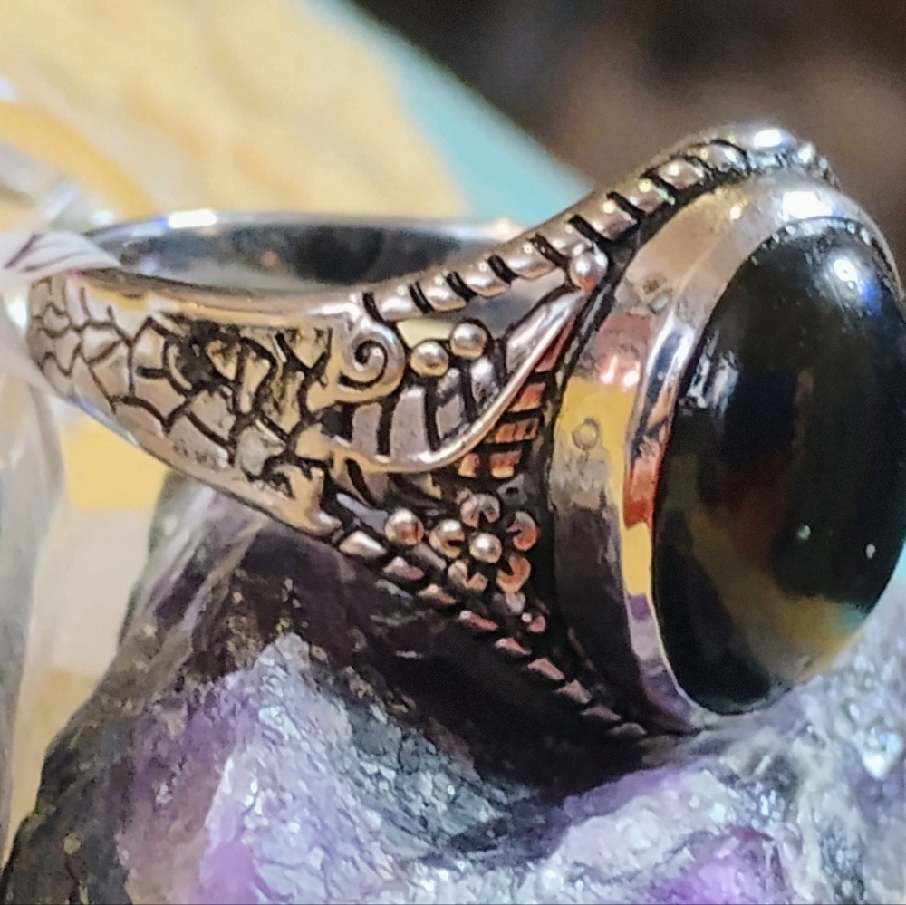 MEN'S -SHUNGITE PEBBLED STERLING RING. SIZE 9.5